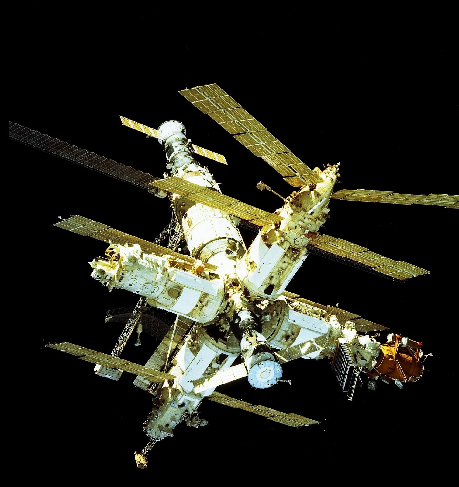 [Mir-Space-Station-Soviet-Union-Russia%255B10%255D.jpg]