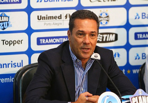 Apresentacao-Luxemburgo-Gremio-UebelGremio-FBPA_LANIMA20120223_0064_26