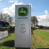 Dan gaan we naar de overkant van de weg waar Vervaet Landbouwmechanisatie is gevestigd.