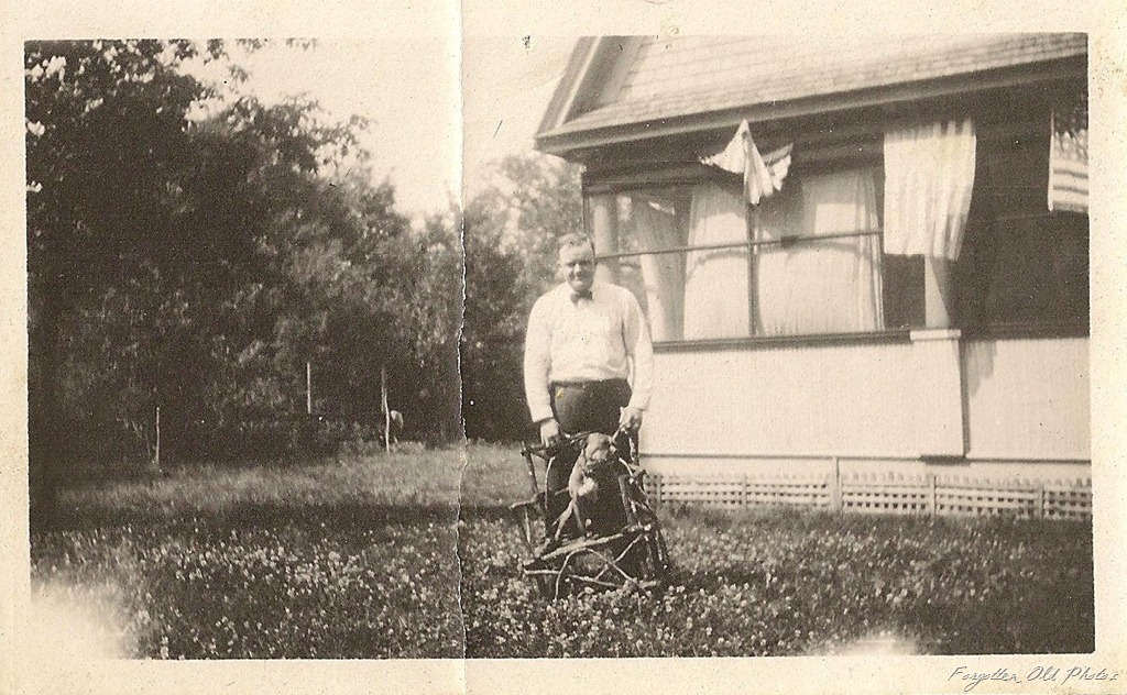 [Man%2520and%2520dog%2520in%2520a%2520chair%2520DL%2520Antiques%255B9%255D.jpg]