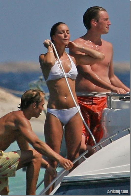 Pippa Middleton Topless Candid Photos, Takes Off White Bikini Top 6