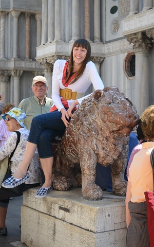 [St.MarksLionLindsey5.jpg]