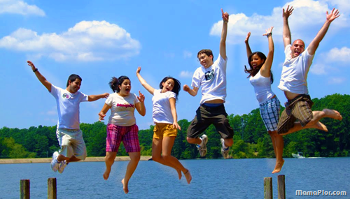 Cuadro de amigos siendo felices