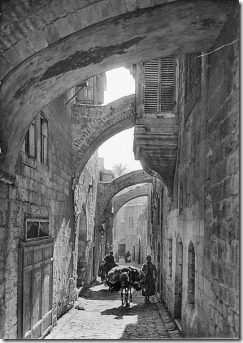 423px-Via_Dolorosa 423px-Via_Dolorosa