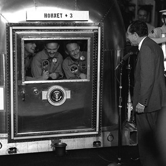 600px-Apollo_11_crew_in_quarantine[1]