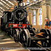 E32 Geoff degreasing the bogies 2007 oil on canvas 26 x 31cm.jpg