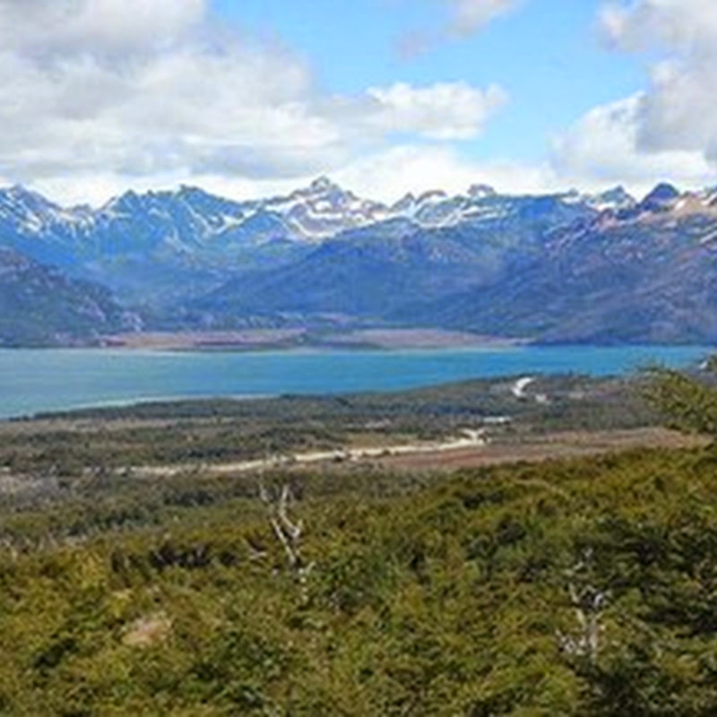 Lake Fagnano stands out for being the largest water body on Tierra del Fuego Island.