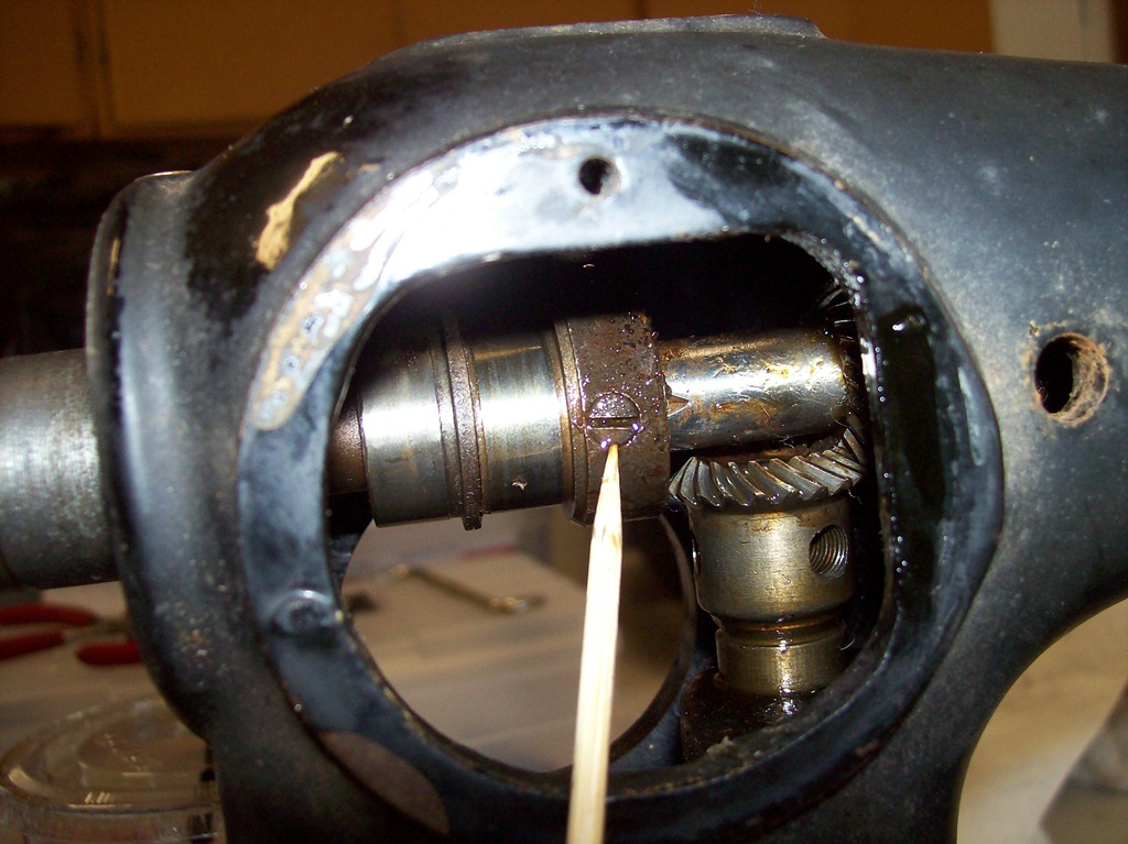 [Horizontal-arm-shaft-gear-set-screw3.jpg]