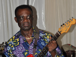 L'artiste musicien congolais Lutumba Simaro, lors d'une production à Kinshasa, 4/12/2009. Radio Okapi / Ph John Bompengo