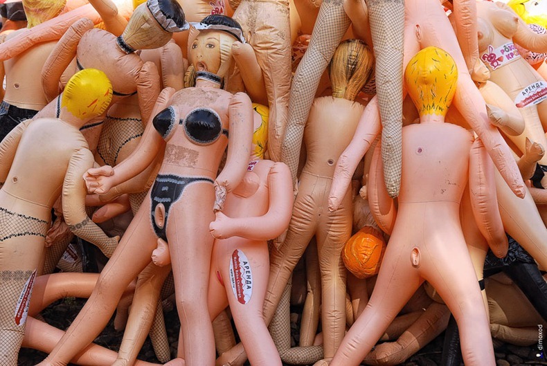sex-doll-rafting5