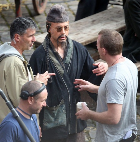 Nagyszerű képek a Sherlock Holmes 2 forgatásáról 07