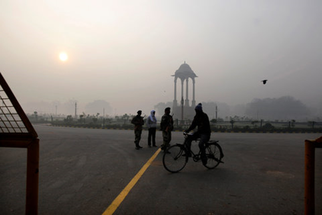 A thick blanket of smog over New Delhi on Thursday morning, 31 January 2013. Photo: Manish Swarup / Associated Press