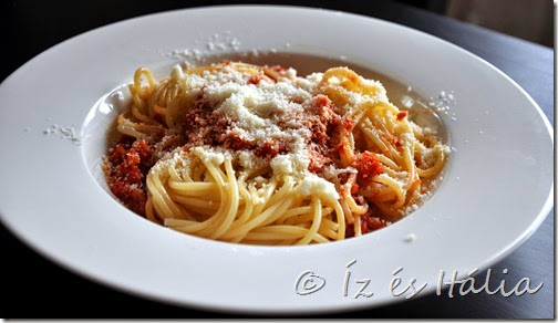 Hogyan esszük a spagettit? Paradicsomos spagetti