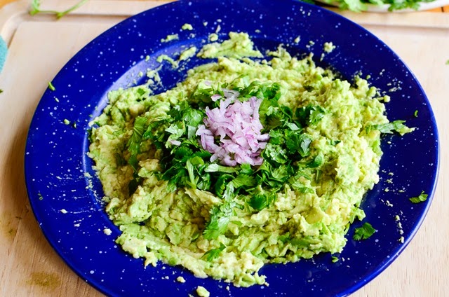 [guacamole%2520and%2520chips-15601%255B3%255D.jpg]