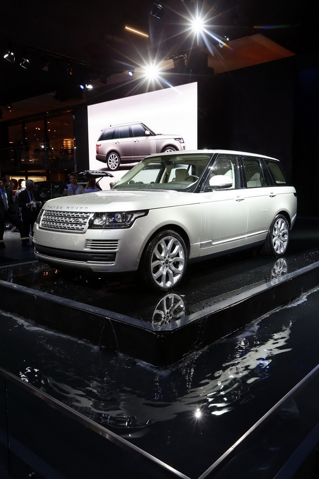 [Land-Rover-Paris-Motor-Show-26%255B5%255D.jpg]