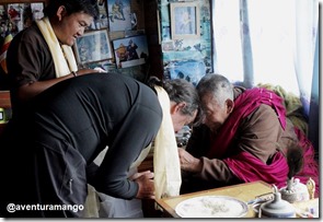 Jodrian recebendo as bençãos do Lama Geshe