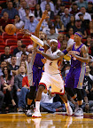 lebron james nba 121105 mia vs phx 15 King James wears 5 Colorways of Nike LeBron X in 6 Games