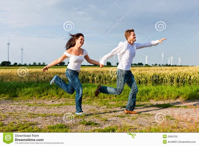 [happy-couple-running-dirt-road-summer-22832703%255B3%255D.jpg]