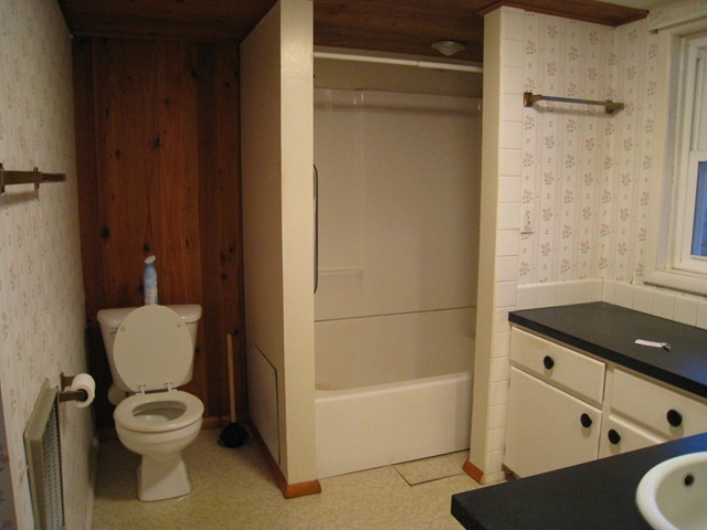 [bathroom_before_newapartment4.jpg]