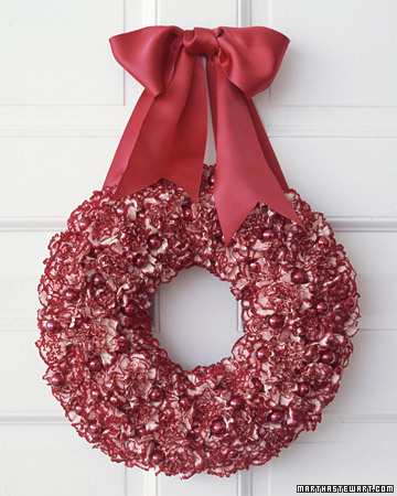 Step aside, holly and mistletoe -- or at least make room for something new. The carnation is a surprisingly elegant and easygoing choice for holiday displays. Step aside, holly and mistletoe -- or at least make room for something new. The carnation is a surprisingly elegant and easygoing choice for holiday displays.