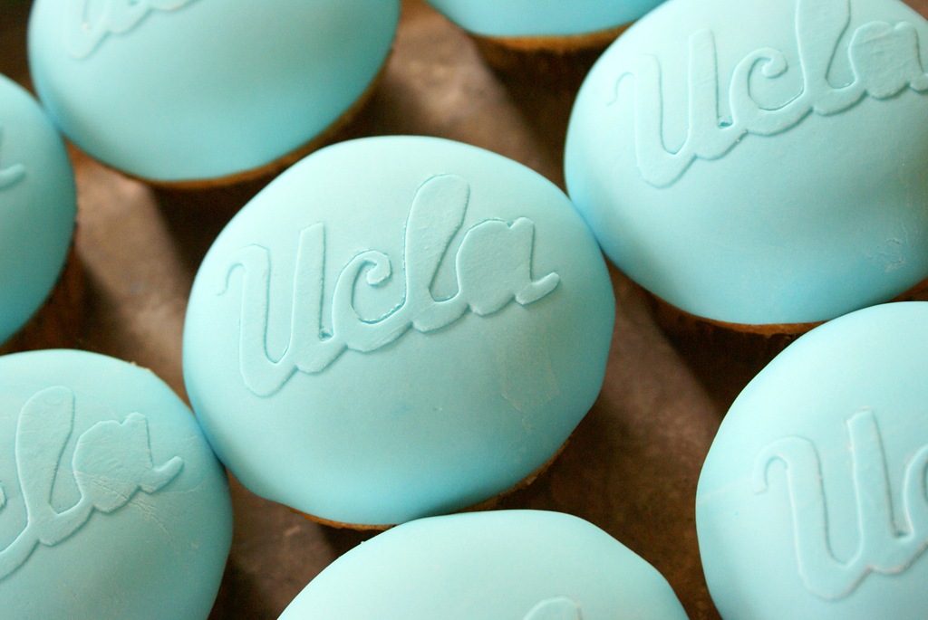 [992-ucla%2520cupcakes%2520copy%255B4%255D.jpg]