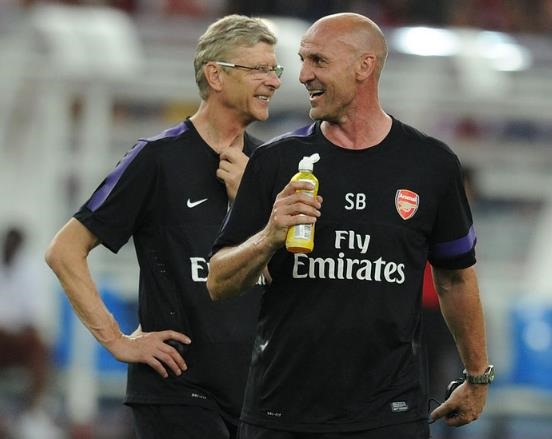 [Wenger-and-his-assistant-manager-Bou.jpg]