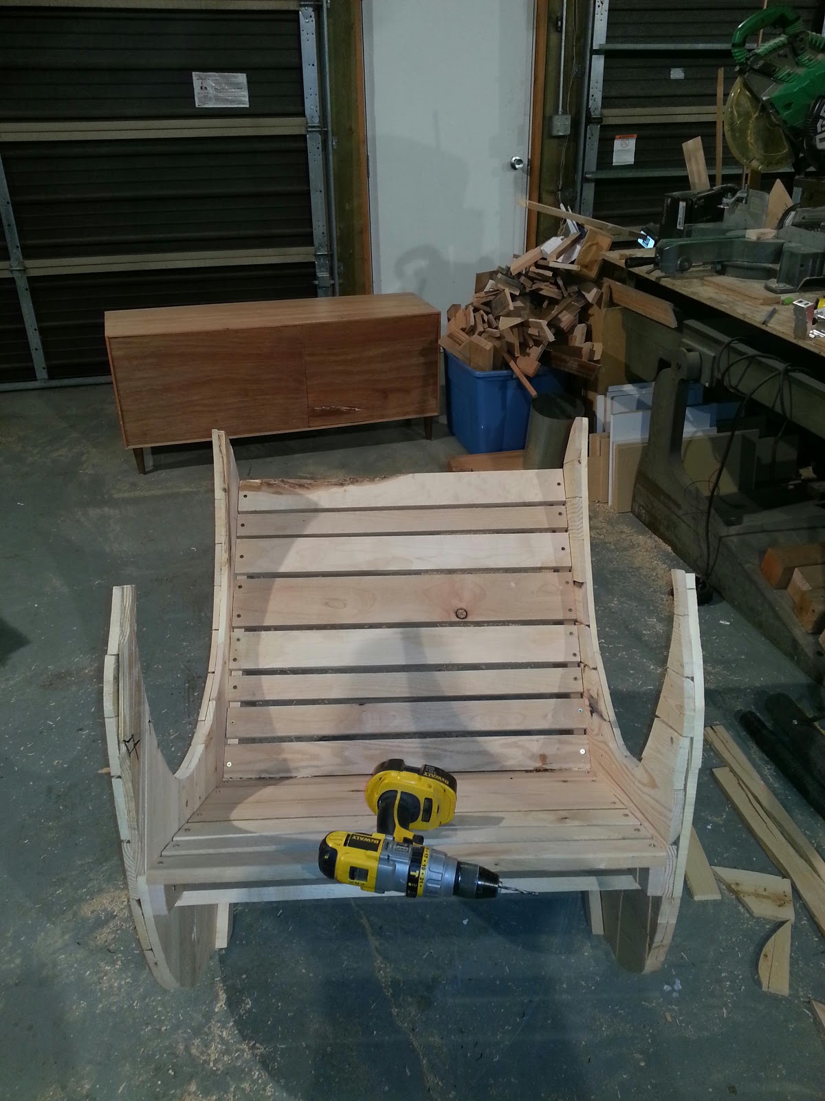 Pallet Moon Shape Rocking Chair Pallet Moon Shape Rocking Chair