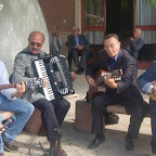amici in piazza Umberto 1° a Cattolica Eraclea.jpg