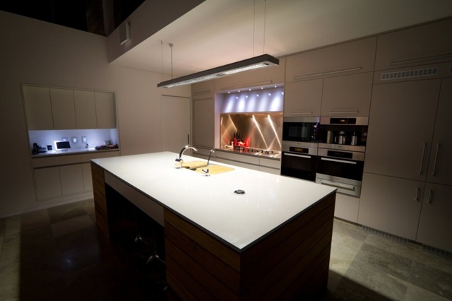 [Cocina%2520moderna%2520Casa%252024%2520Dane%2520Design%2520Australia%255B3%255D.jpg]