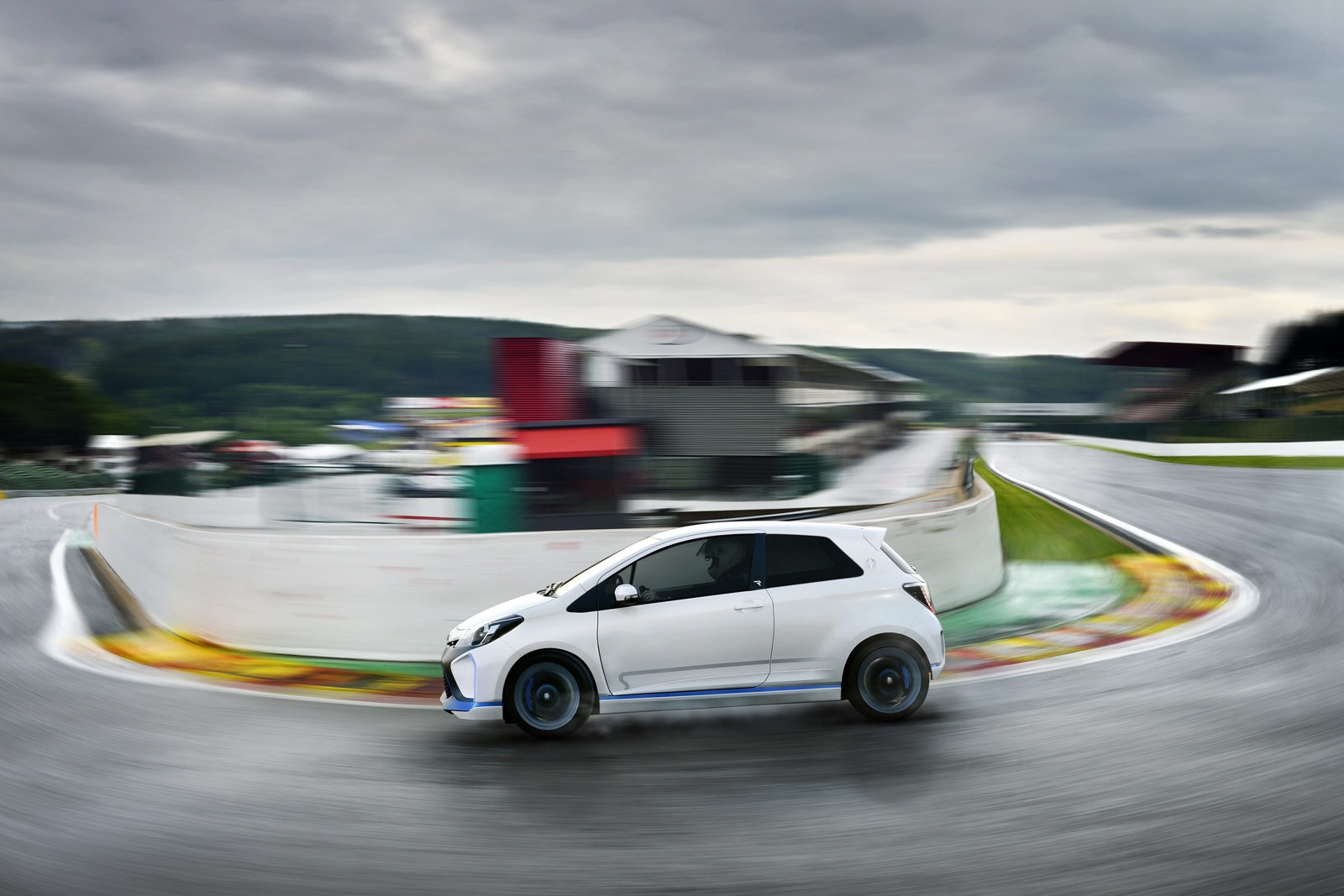 [Toyota-Yaris-Hybrid-R-Concept-6%255B2%255D.jpg]