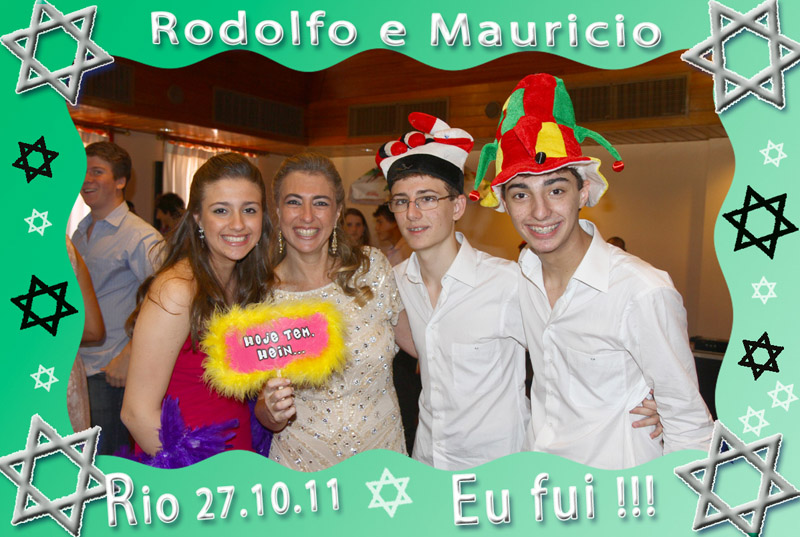 Fotos de Rodolfo e Mauricio (Barmitzvah) - 27.10.11. Foto numero 02 da Social Click Fotografia Digital, do Rio de Janeiro, RJ, que faz fotos divertidas, fotos malucas, fotos com fantasias, fotos na hora, fotografia maluca, fotografia divertida com molduras personalizadas. roberto cohen victor miguel foto divertida valerio v&v cerimonial social click fotos divertidas malucas maluca animadas animado albuns casamento de festas 15 anos com fotografias noivas