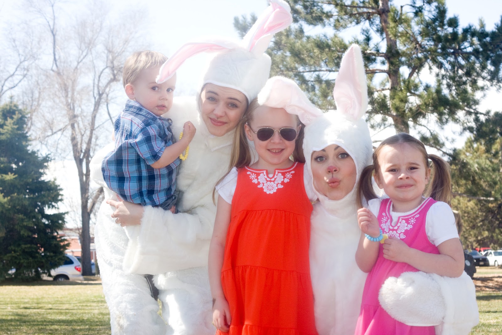 [03%252030%252013_hunt%2520jacob%2520soph%2520tess%2520w%2520bunnies%255B4%255D.jpg]