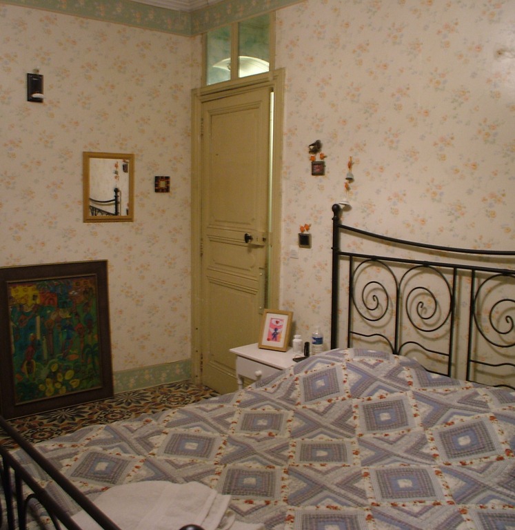 [2009-01-08%2520-%2520Cruzy%2520House%2520-%2520Bedroom%255B7%255D.jpg]
