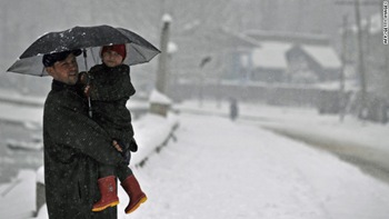 120121010227-kashmir-srinagar-snow-story-top