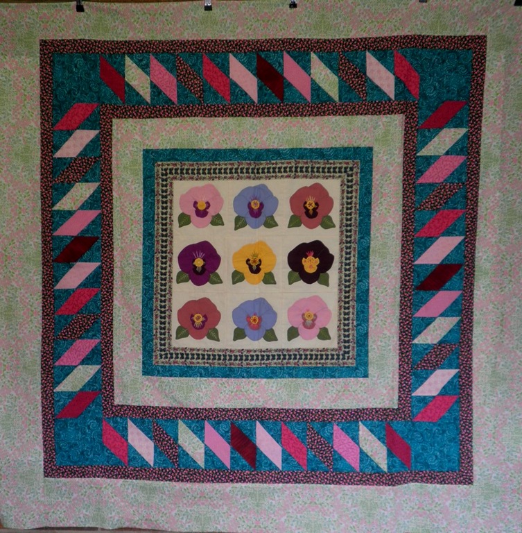 [17.04.12%2520Pansy%2520Quilt%255B6%255D.jpg]