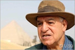 Ideia de 17 pirâmides ocultas é  "errada", diz Hawass