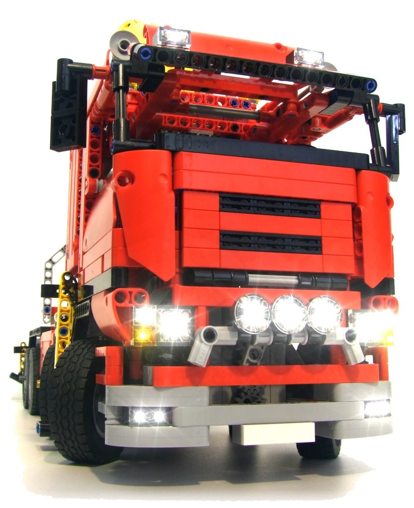 [Lego-8258-Truck-Review-LightsOn%255B5%255D.jpg]