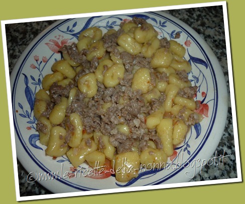 Gnocchi di patate con ragù leggero e crema di riso (6)