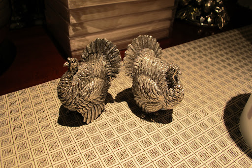 These salt and pepper shakers are really quite sweet.