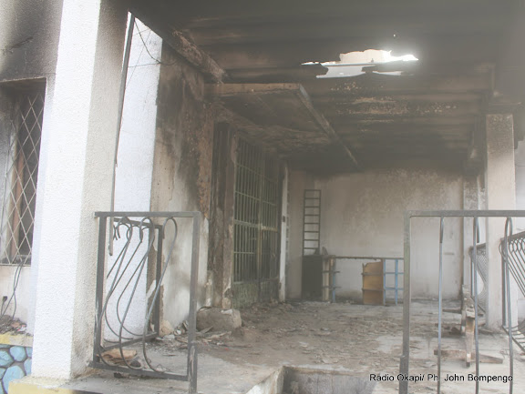 Une vue de la chaine de télévision RLTV incendié le 6/9/2011 à Kinshasa