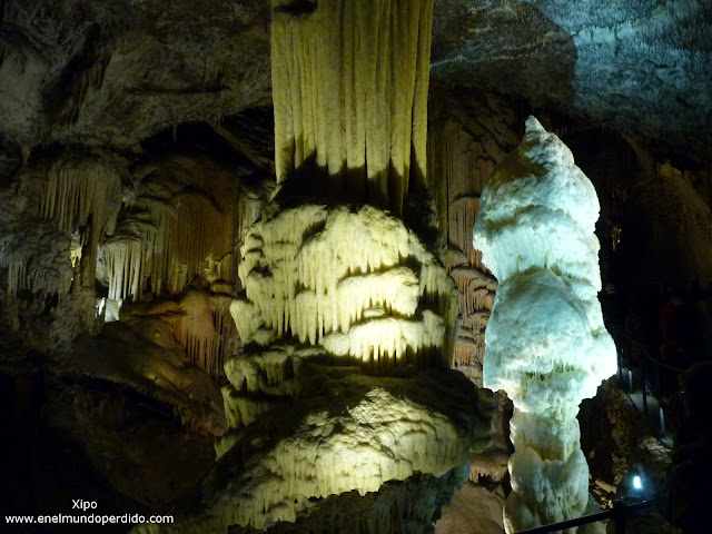 detalle-de-galeria-en-la-cueva-de-postojna.JPG
