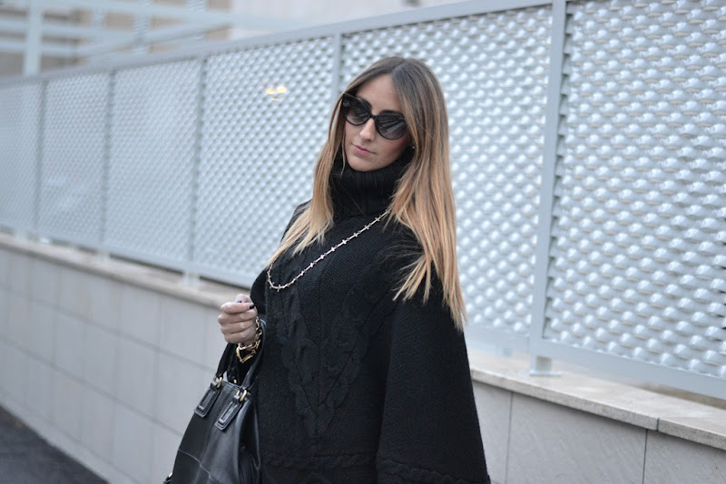 LdiR - l' Artigiano di Riccione, stivali Indianini, Cheap Monday jeans, Givenchy Bag, Italian Fashion Bloggers, Fashion Blogger Italiani, Fashion Blogger Toscani, Fashion blogger Firenze, Florence fashion Blogger, Outfit, Look of the day, Primark Necklace, primark, poncho, Dior Sunglasses