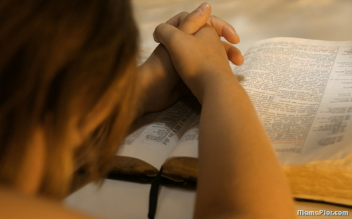 Orando y dando gracias a Dios