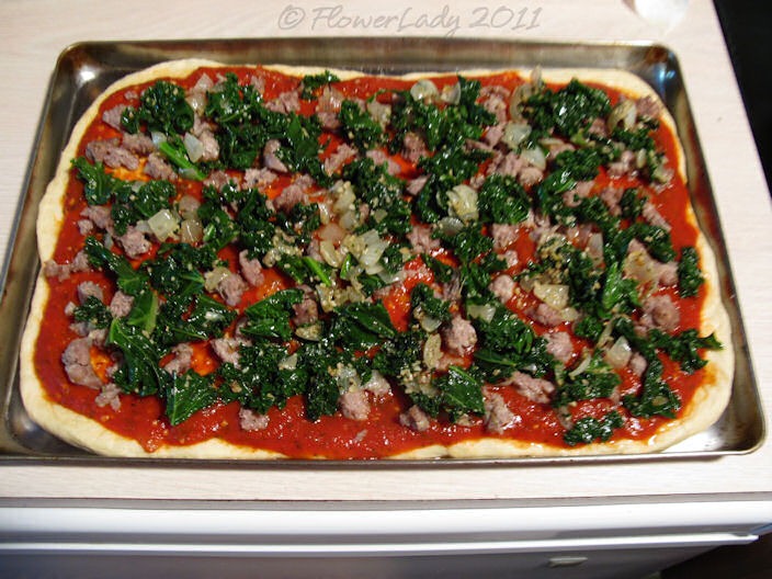 [09-14-ital-saus-kale-pizza4%255B4%255D.jpg]