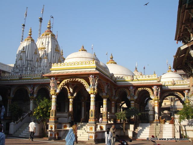 [Swaminarayan_temple_kalupur_ahmedabad%255B3%255D.jpg]