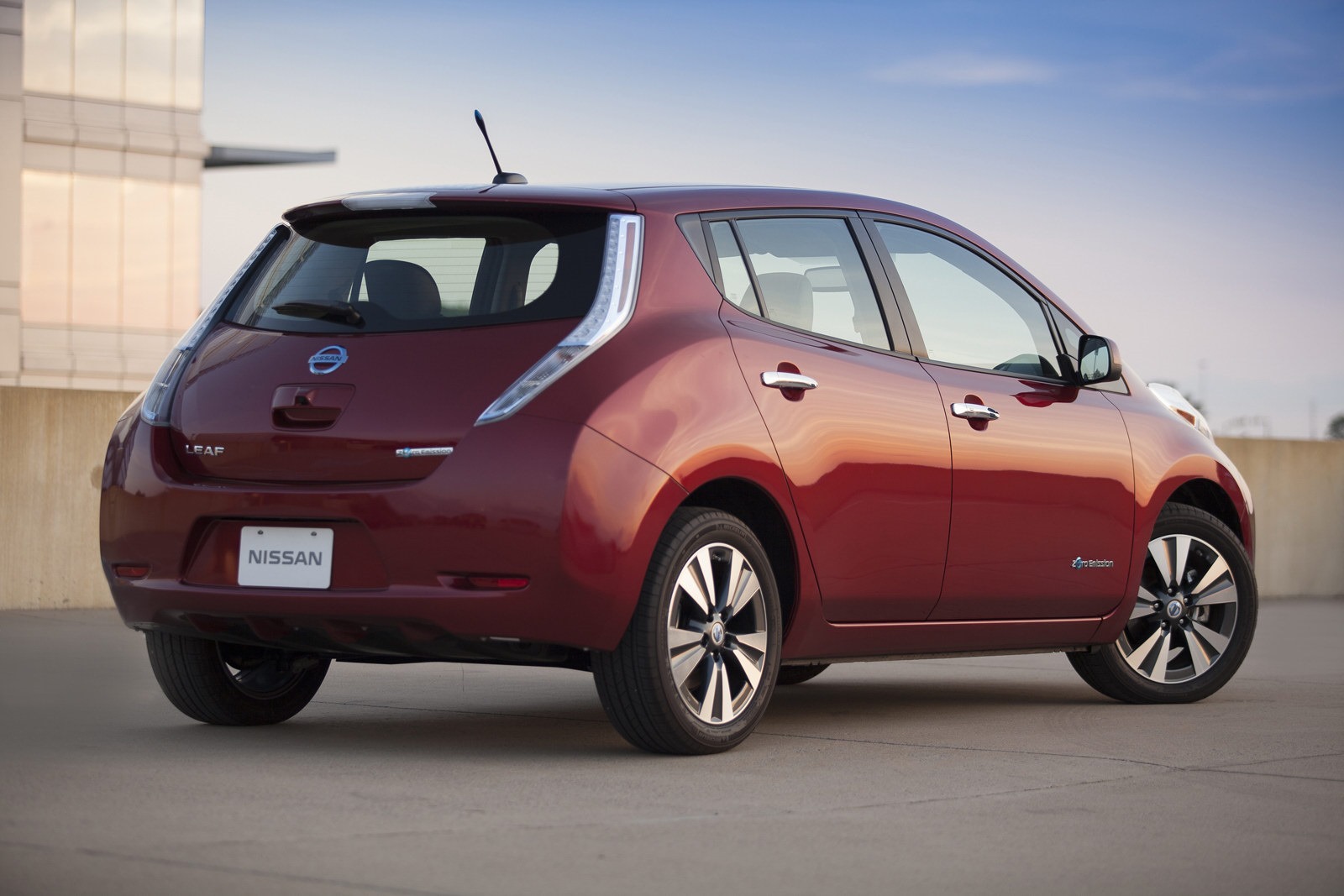 [2014-Nissan-Leaf-8%255B2%255D.jpg]