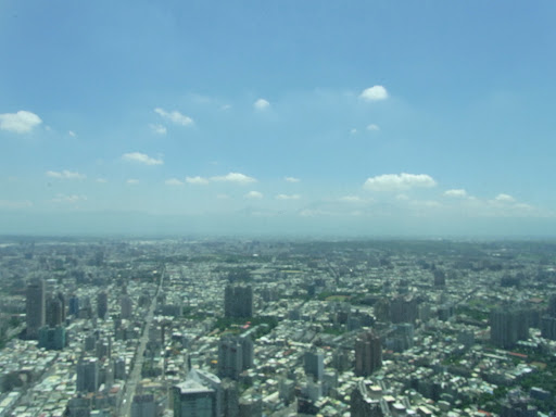向こうにすごーく高い山が見えるのですが…写真だとわかりにくいですね。