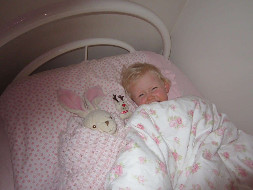 [20111203%2520Sleeping%2520with%2520Reindeer%252001%255B3%255D.jpg]