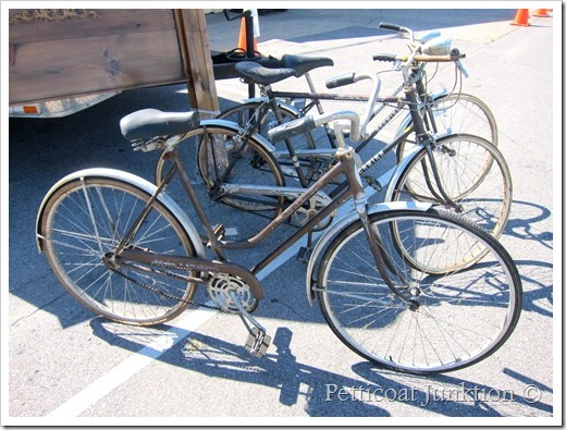 nashville-flea-market-shopping-petticoat junktion