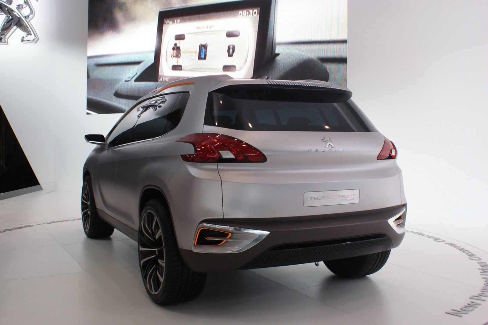[Peugeot%2520Urban%2520Crossover%2520concept%25203%255B2%255D.jpg]